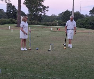 Cindy Murray (left) and Dan O'Neill (right) playing their match.